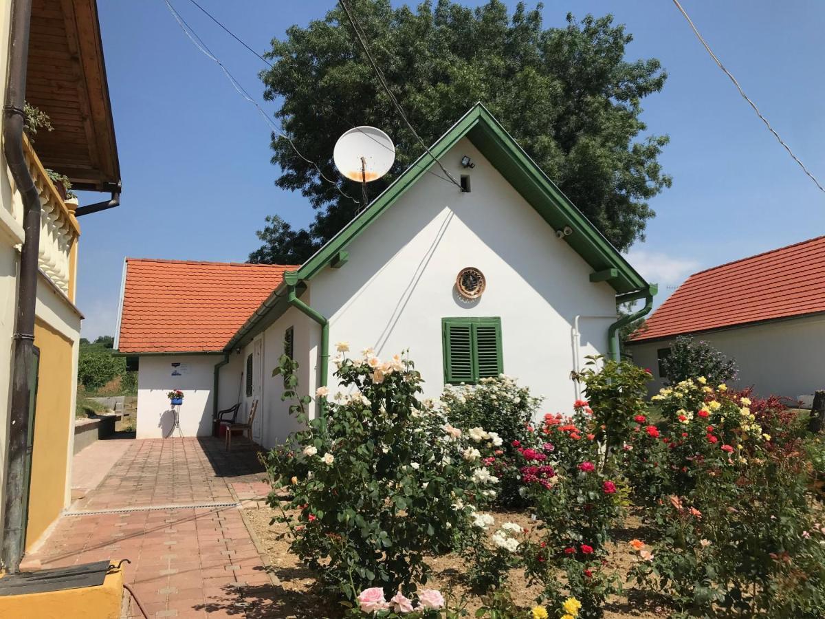 Apartamento Joe Bácsi Rezidenciája Kisharsány Exterior foto
